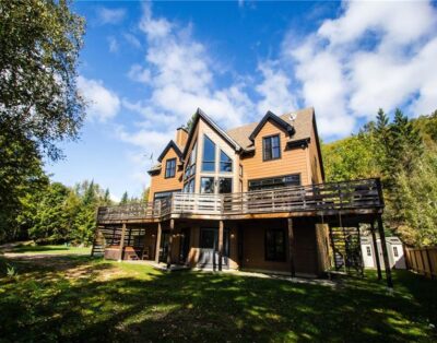 Magnifique Chalet avec quai privé sur le lac Labelle Covid Politique